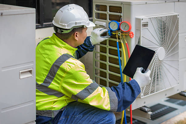Professional Hvac technician working in Oak Island, NC